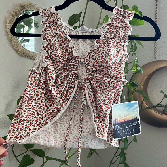 Outlaw Tops - FLORAL PRINT CROP TOP